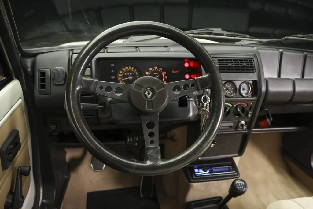 ¿Qué pasa si cruzas un Renault 5 Turbo con un Mazda RX-7? 36 Motor16 renault 5 turbo 2 1985 motor mazda 201 Motor16