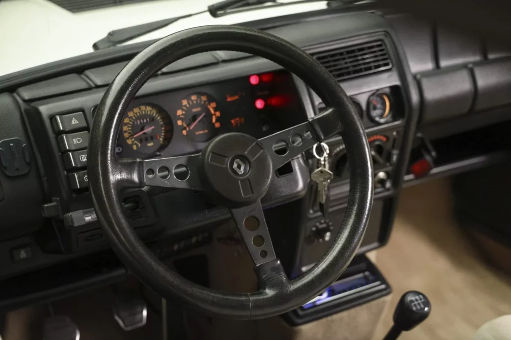 ¿Qué pasa si cruzas un Renault 5 Turbo con un Mazda RX-7? 40 Motor16 renault 5 turbo 2 1985 motor mazda 205 Motor16