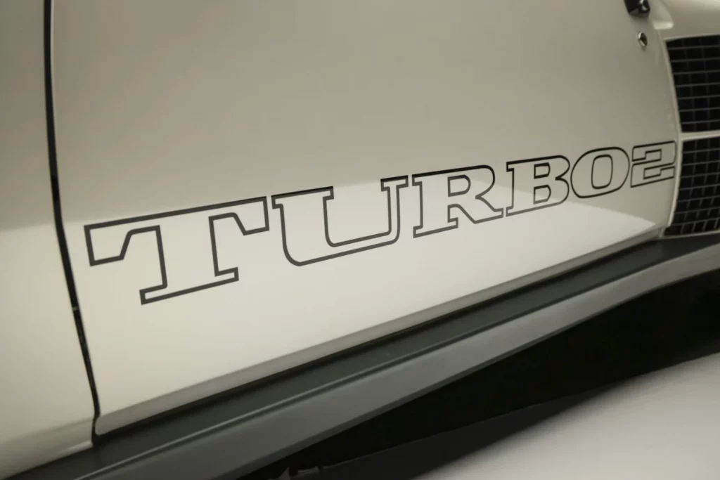¿Qué pasa si cruzas un Renault 5 Turbo con un Mazda RX-7? 89 Motor16 renault 5 turbo 2 1985 motor mazda 221 Motor16