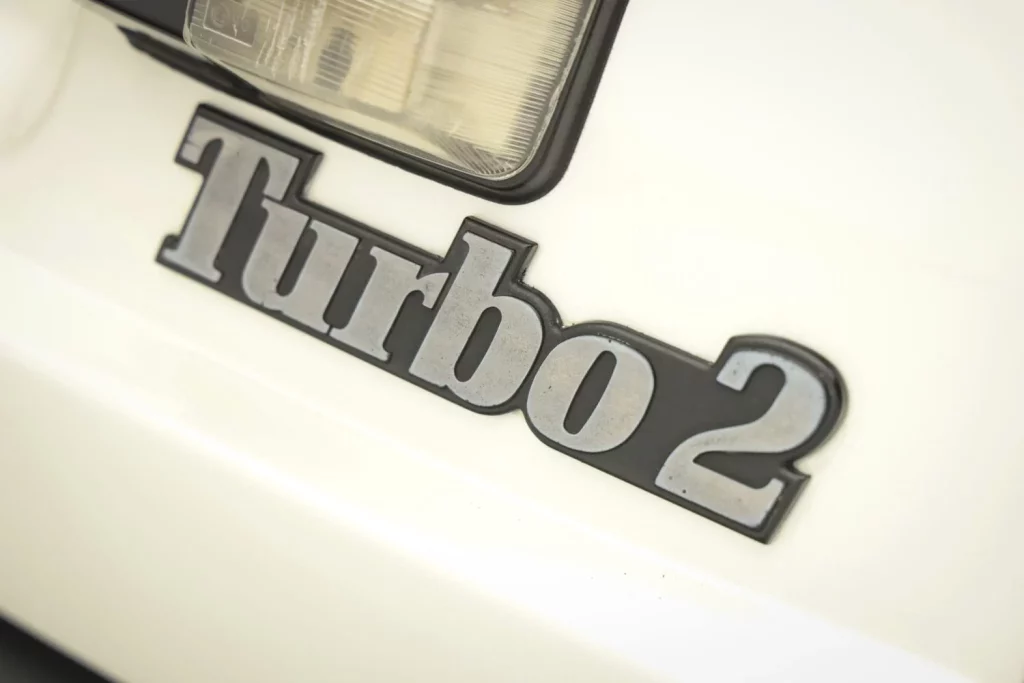 ¿Qué pasa si cruzas un Renault 5 Turbo con un Mazda RX-7? 77 Motor16 renault 5 turbo 2 1985 motor mazda 232 Motor16