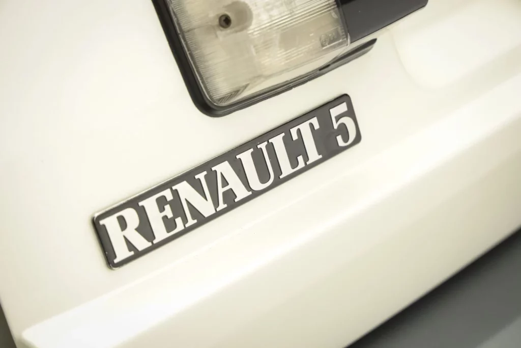 ¿Qué pasa si cruzas un Renault 5 Turbo con un Mazda RX-7? 78 Motor16 renault 5 turbo 2 1985 motor mazda 233 Motor16