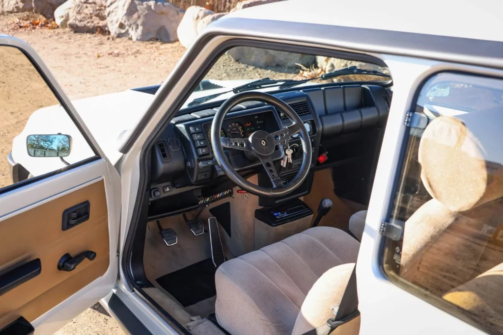 ¿Qué pasa si cruzas un Renault 5 Turbo con un Mazda RX-7? 33 Motor16 renault 5 turbo 2 1985 motor mazda 266 Motor16