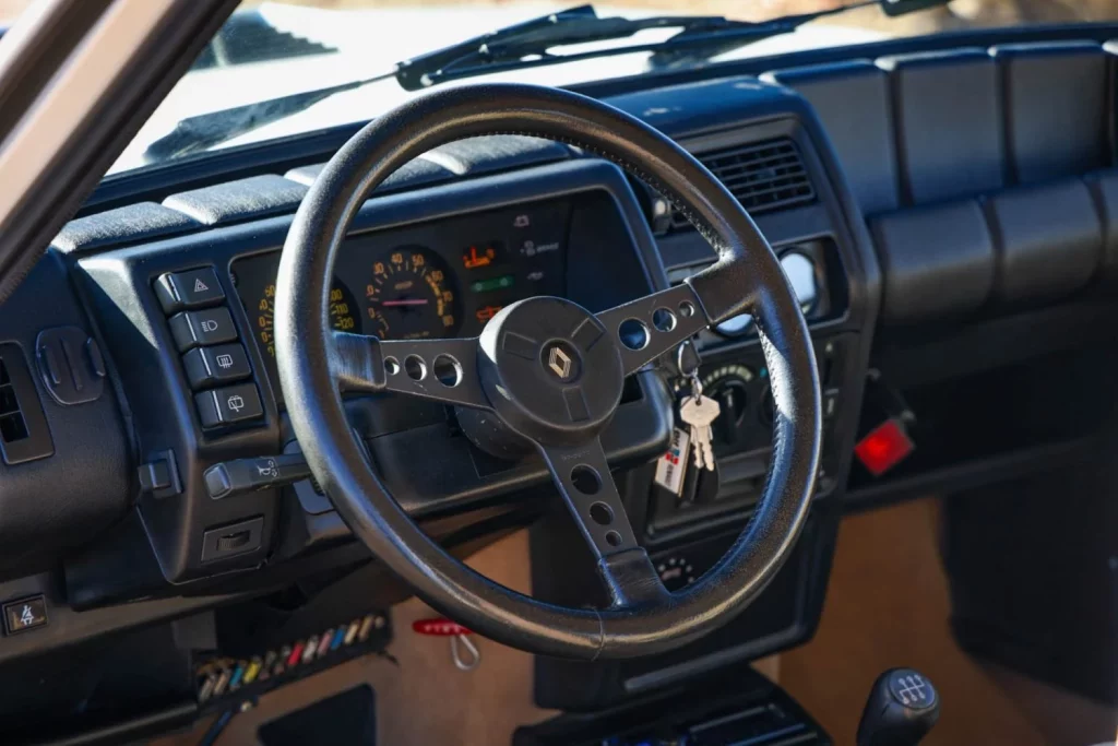 ¿Qué pasa si cruzas un Renault 5 Turbo con un Mazda RX-7? 32 Motor16 renault 5 turbo 2 1985 motor mazda 267 Motor16
