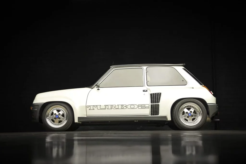 ¿Qué pasa si cruzas un Renault 5 Turbo con un Mazda RX-7? 16 Motor16 ¿Qué pasa si cruzas un Renault 5 Turbo con un Mazda RX-7?