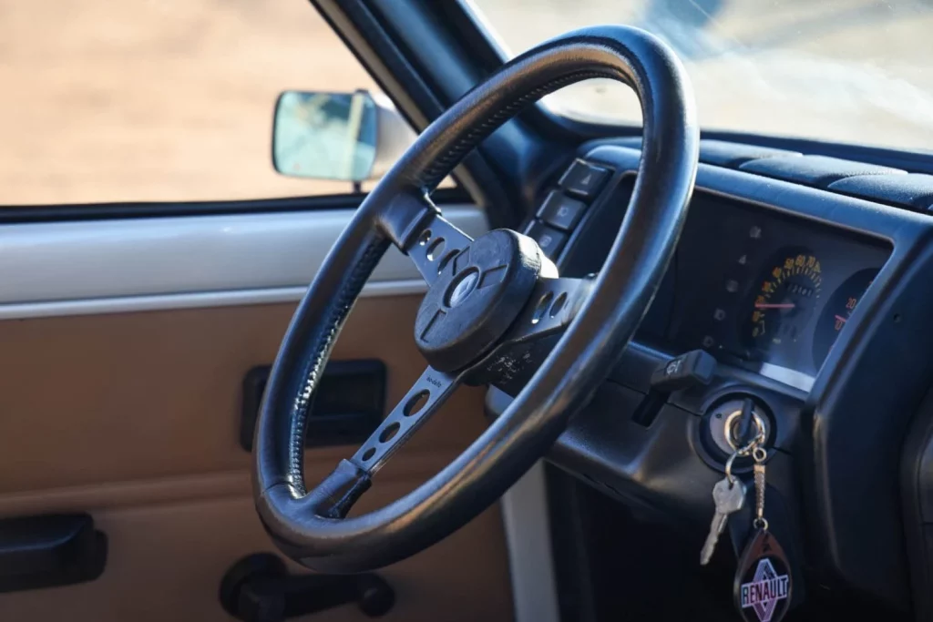 ¿Qué pasa si cruzas un Renault 5 Turbo con un Mazda RX-7? 30 Motor16 renault 5 turbo 2 1985 motor mazda 270 Motor16