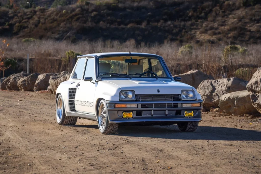 ¿Qué pasa si cruzas un Renault 5 Turbo con un Mazda RX-7? 5 Motor16 ¿Qué pasa si cruzas un Renault 5 Turbo con un Mazda RX-7?