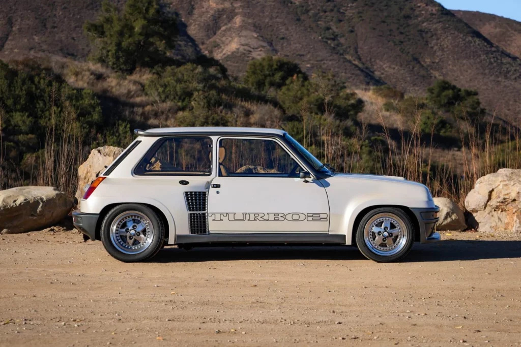¿Qué pasa si cruzas un Renault 5 Turbo con un Mazda RX-7? 4 Motor16 ¿Qué pasa si cruzas un Renault 5 Turbo con un Mazda RX-7?