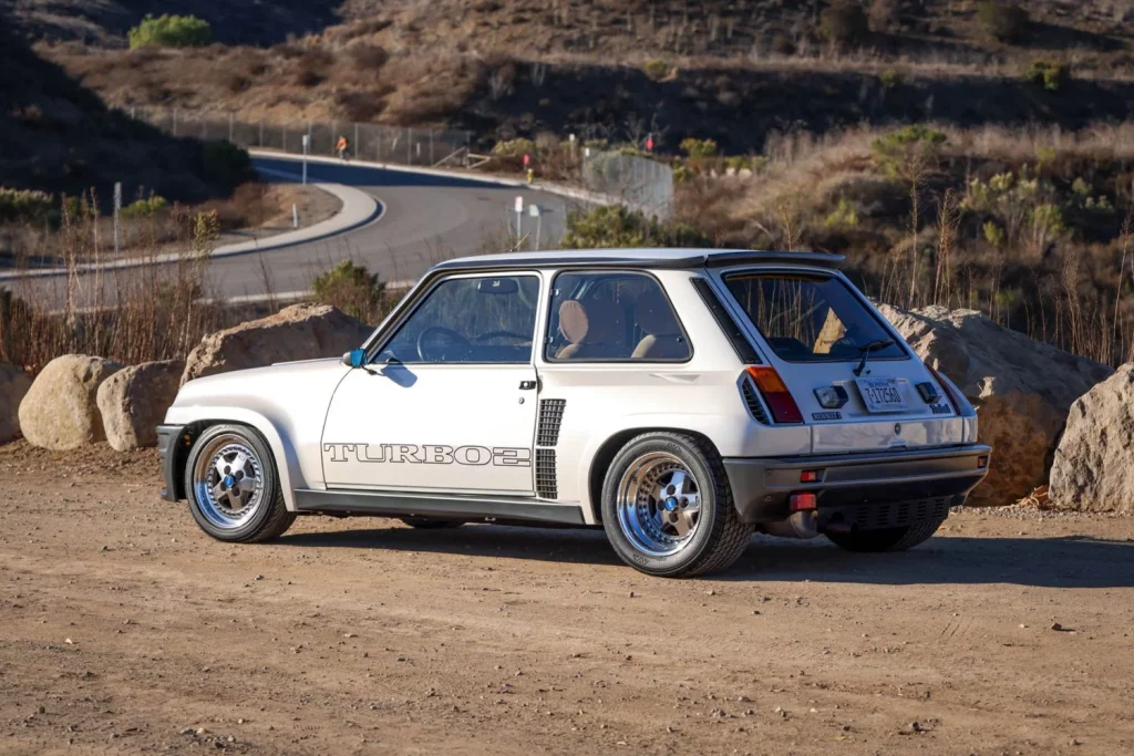 ¿Qué pasa si cruzas un Renault 5 Turbo con un Mazda RX-7? 19 Motor16 ¿Qué pasa si cruzas un Renault 5 Turbo con un Mazda RX-7?