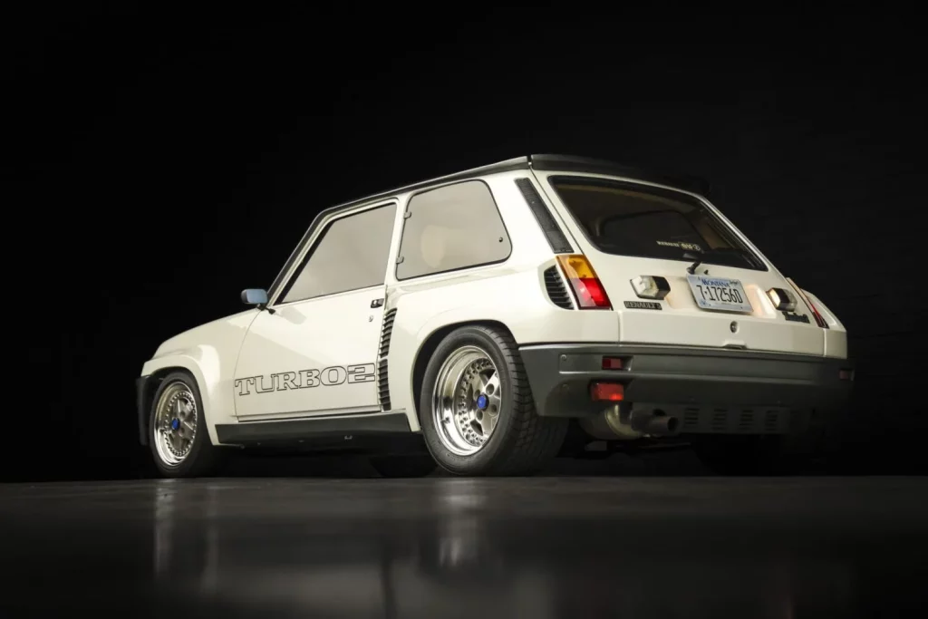 ¿Qué pasa si cruzas un Renault 5 Turbo con un Mazda RX-7? 15 Motor16 ¿Qué pasa si cruzas un Renault 5 Turbo con un Mazda RX-7?