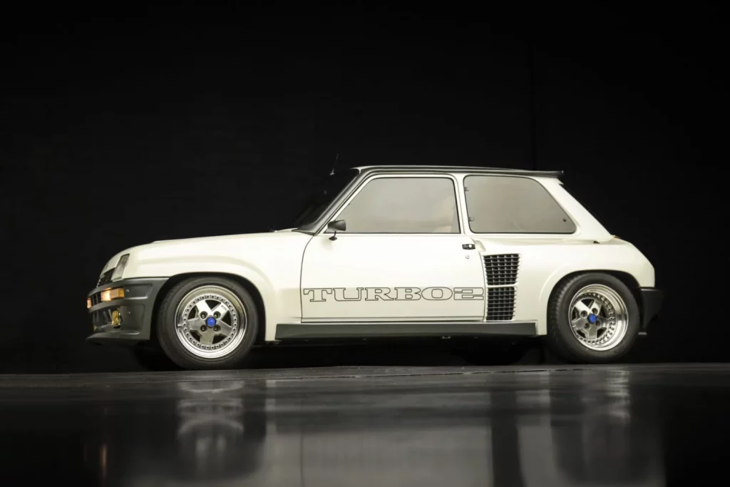 ¿Qué pasa si cruzas un Renault 5 Turbo con un Mazda RX-7? 13 Motor16 ¿Qué pasa si cruzas un Renault 5 Turbo con un Mazda RX-7?