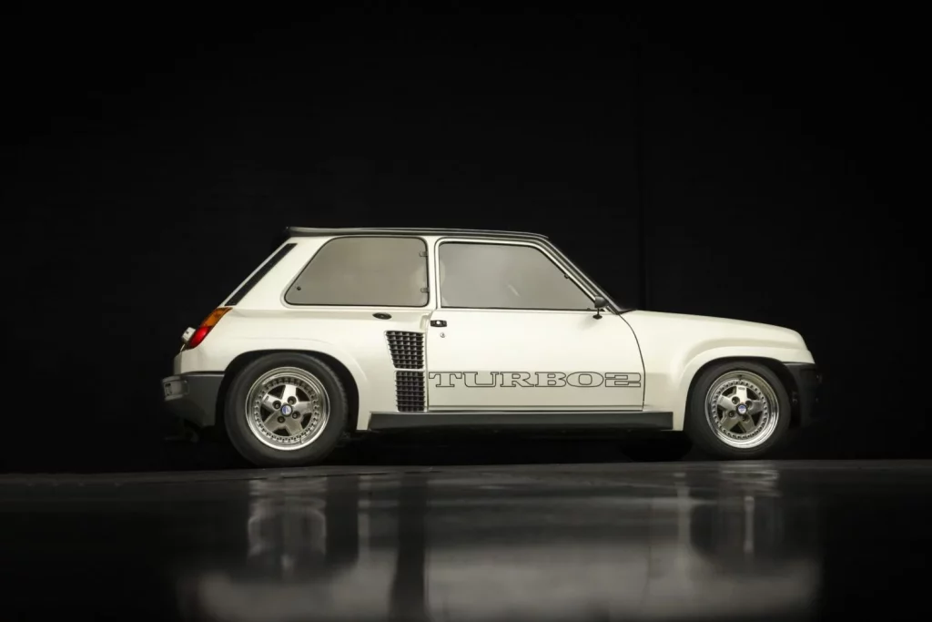 ¿Qué pasa si cruzas un Renault 5 Turbo con un Mazda RX-7? 11 Motor16 ¿Qué pasa si cruzas un Renault 5 Turbo con un Mazda RX-7?