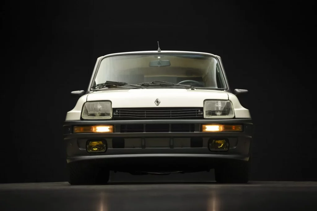 ¿Qué pasa si cruzas un Renault 5 Turbo con un Mazda RX-7? 8 Motor16 ¿Qué pasa si cruzas un Renault 5 Turbo con un Mazda RX-7?