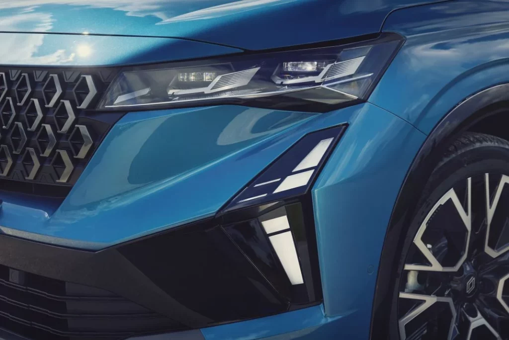 Primera prueba del “nuevo” Renault Austral: Sigue siendo un “cochazo” 37 Motor16 renault austral nuevo 2025 primera prueba 40 Motor16