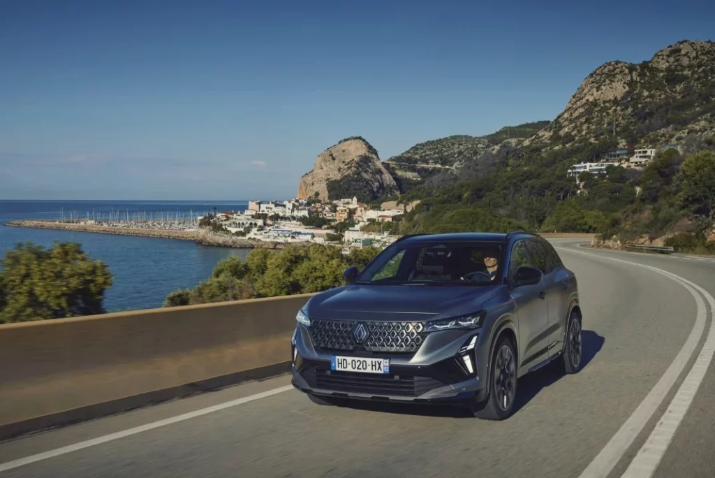 Primera prueba del “nuevo” Renault Austral: Sigue siendo un “cochazo” 22 Motor16 renault austral nuevo 2025 primera prueba 60 Motor16