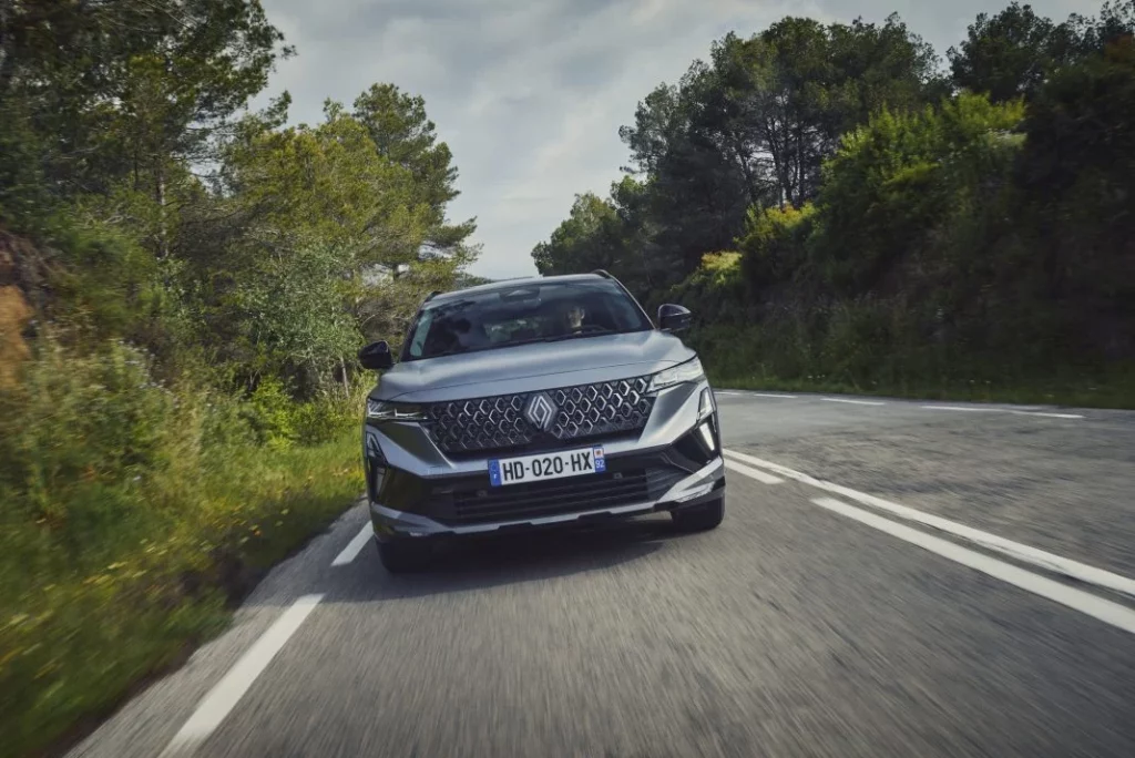 Primera prueba del “nuevo” Renault Austral: Sigue siendo un “cochazo” 21 Motor16 renault austral nuevo 2025 primera prueba 69 Motor16