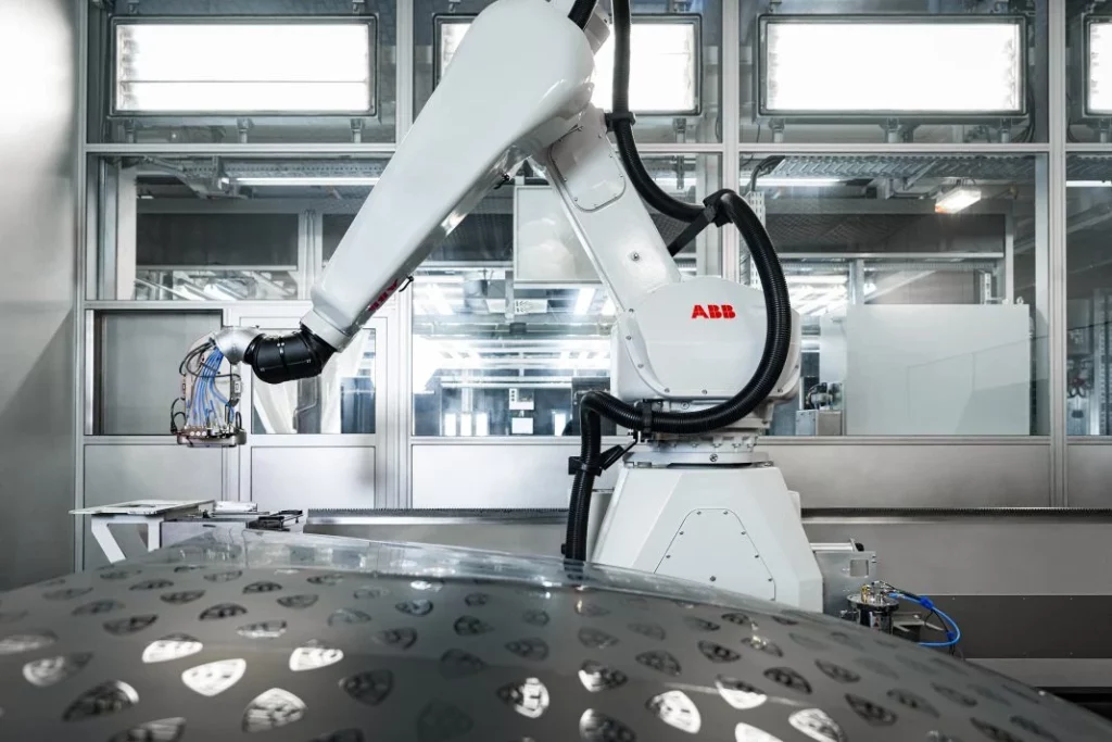 El robot impresora de pintura va a hacer que tu próximo coche sea único