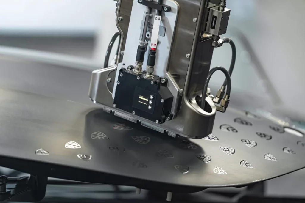 El robot impresora de pintura va a hacer que tu próximo coche sea único