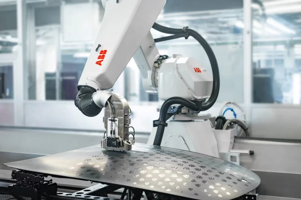 El robot impresora de pintura va a hacer que tu próximo coche sea único