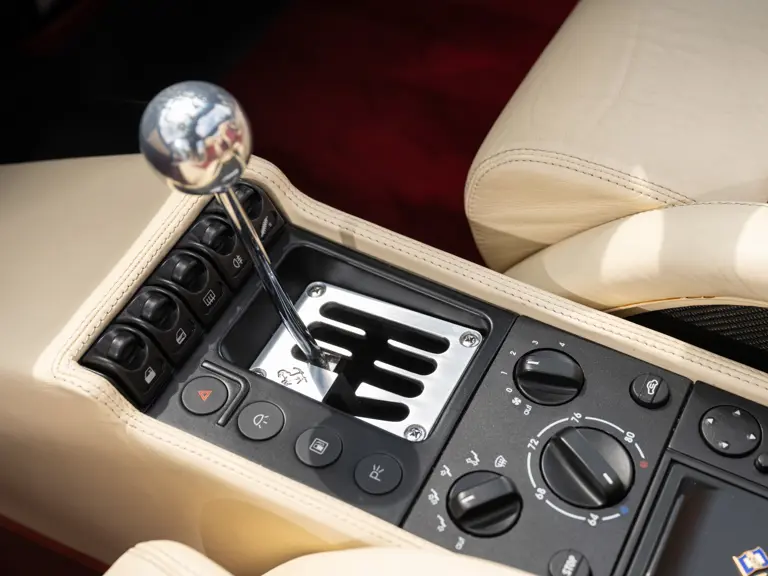Este Ferrari F355 GTS, 'el mejor coche del mundo' para su famoso dueño, te busca 29 Motor16 1996 Ferrari 355 GTS Sothebys Clarkson 11 Motor16