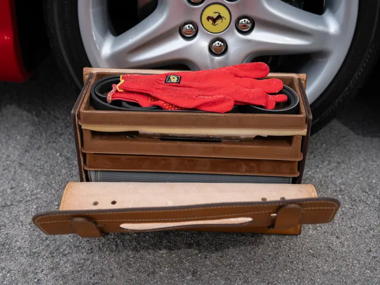 Este Ferrari F355 GTS, 'el mejor coche del mundo' para su famoso dueño, te busca 53 Motor16 1996 Ferrari 355 GTS Sothebys Clarkson 15 Motor16