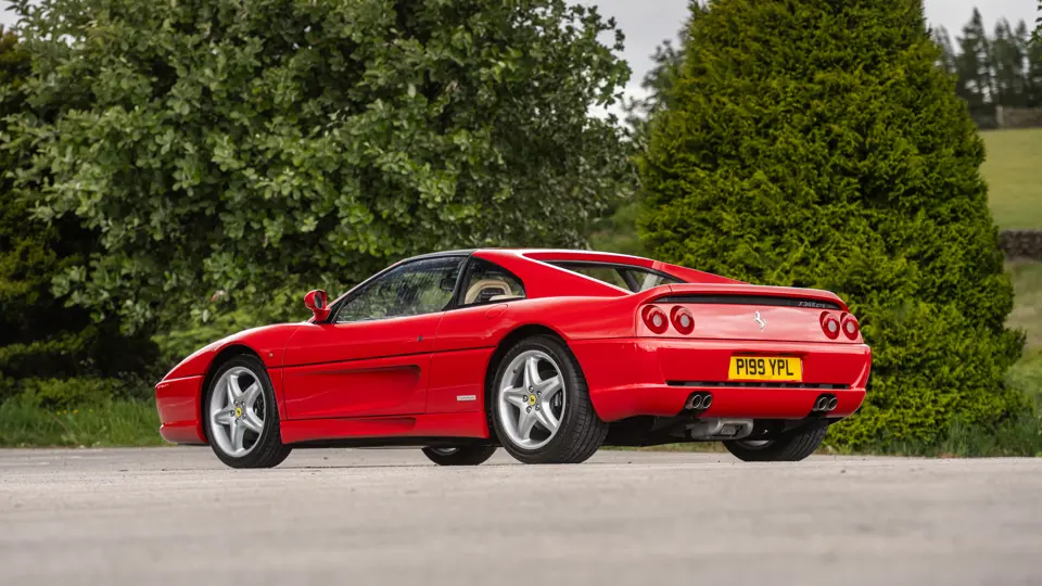 Este Ferrari F355 GTS, 'el mejor coche del mundo' para su famoso dueño, te busca 6 Motor16 1996 Ferrari 355 GTS Sothebys Clarkson 16 Motor16