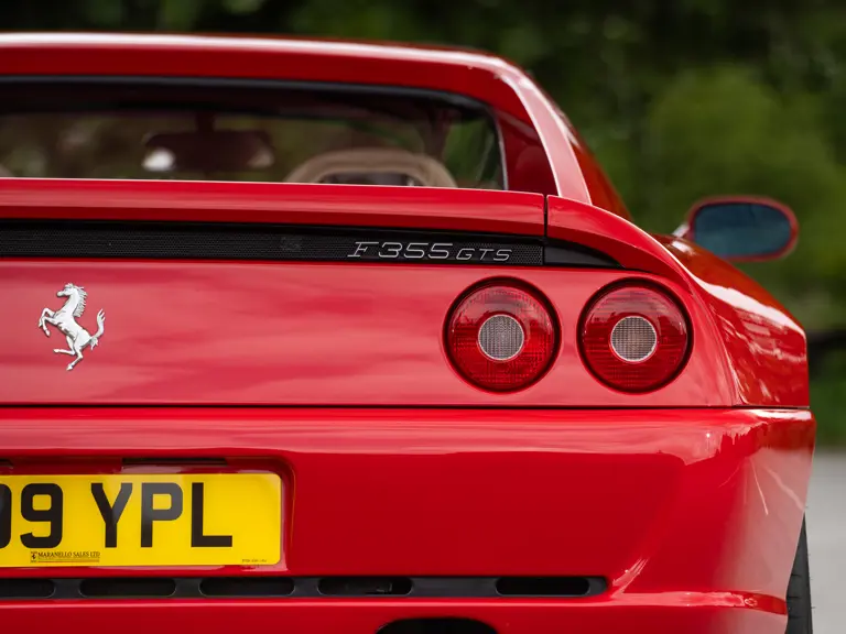 Este Ferrari F355 GTS, 'el mejor coche del mundo' para su famoso dueño, te busca 20 Motor16 1996 Ferrari 355 GTS Sothebys Clarkson 19 Motor16