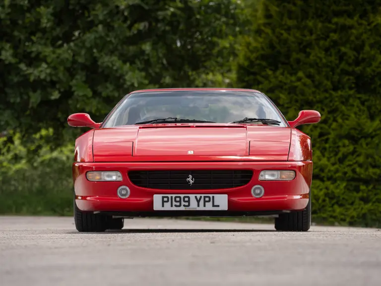Este Ferrari F355 GTS, 'el mejor coche del mundo' para su famoso dueño, te busca 3 Motor16 1996 Ferrari 355 GTS Sothebys Clarkson 21 Motor16
