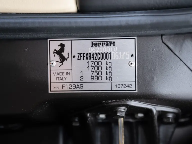 Este Ferrari F355 GTS, 'el mejor coche del mundo' para su famoso dueño, te busca 50 Motor16 1996 Ferrari 355 GTS Sothebys Clarkson 29 Motor16
