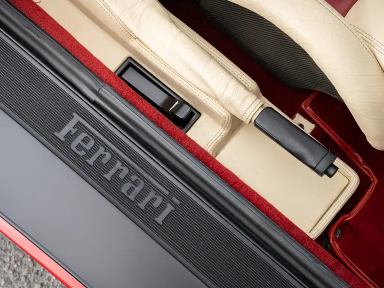 Este Ferrari F355 GTS, 'el mejor coche del mundo' para su famoso dueño, te busca 38 Motor16 1996 Ferrari 355 GTS Sothebys Clarkson 39 Motor16