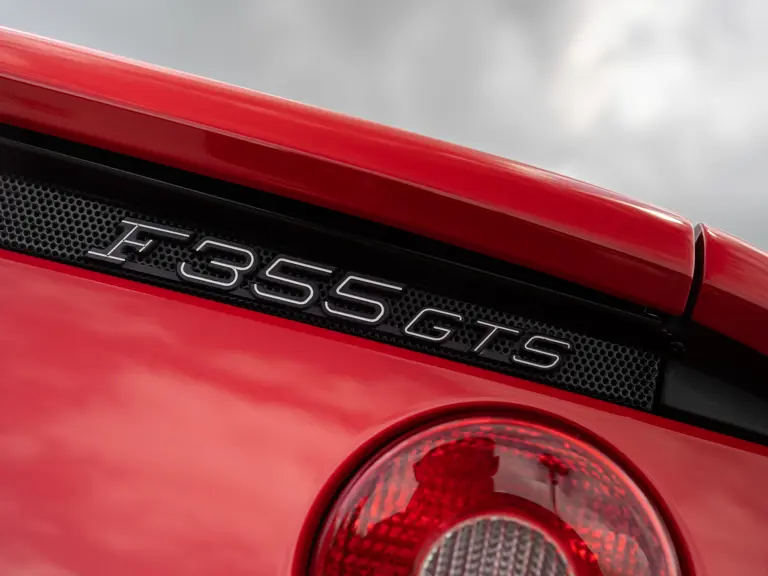 Este Ferrari F355 GTS, 'el mejor coche del mundo' para su famoso dueño, te busca 18 Motor16 1996 Ferrari 355 GTS Sothebys Clarkson 40 Motor16