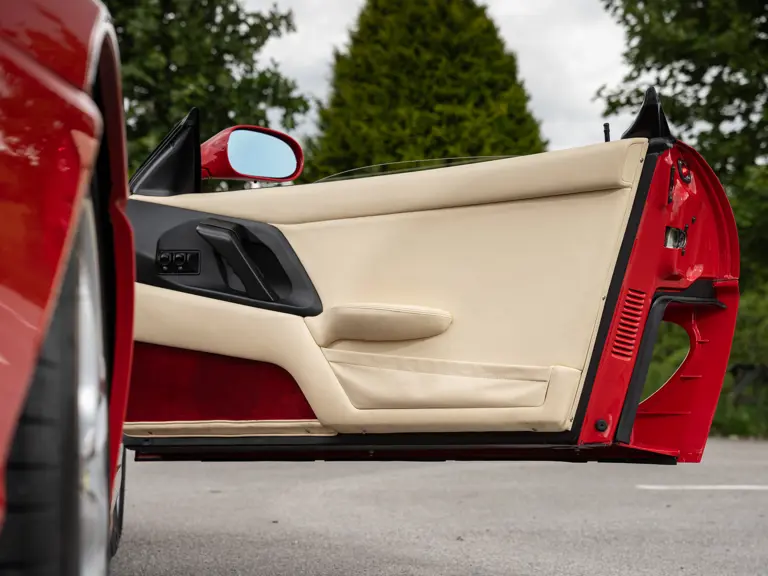 Este Ferrari F355 GTS, 'el mejor coche del mundo' para su famoso dueño, te busca 42 Motor16 1996 Ferrari 355 GTS Sothebys Clarkson 45 Motor16