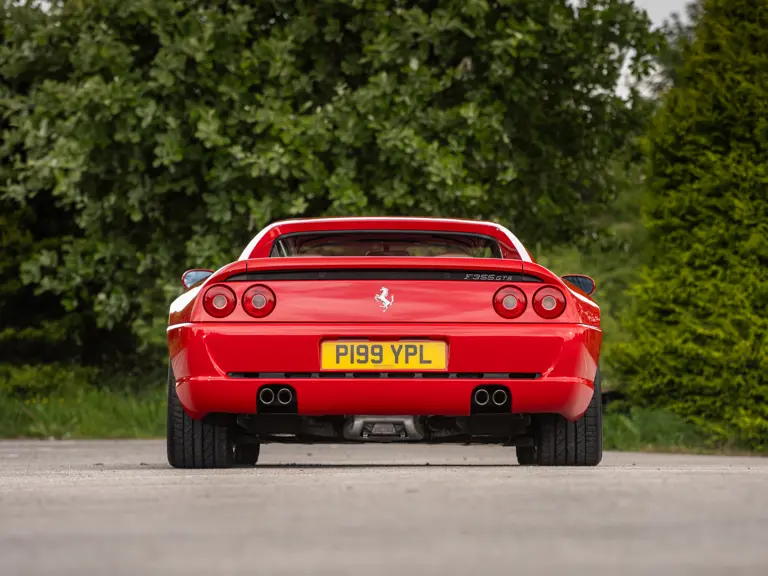 Este Ferrari F355 GTS, 'el mejor coche del mundo' para su famoso dueño, te busca 7 Motor16 1996 Ferrari 355 GTS Sothebys Clarkson 48 Motor16