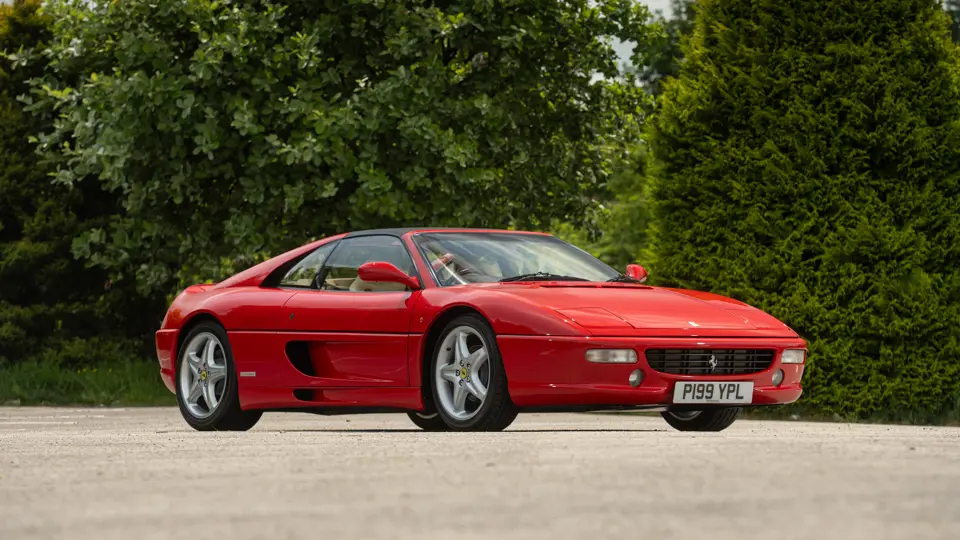Este Ferrari F355 GTS, 'el mejor coche del mundo' para su famoso dueño, te busca 4 Motor16 1996 Ferrari 355 GTS Sothebys Clarkson 59 Motor16