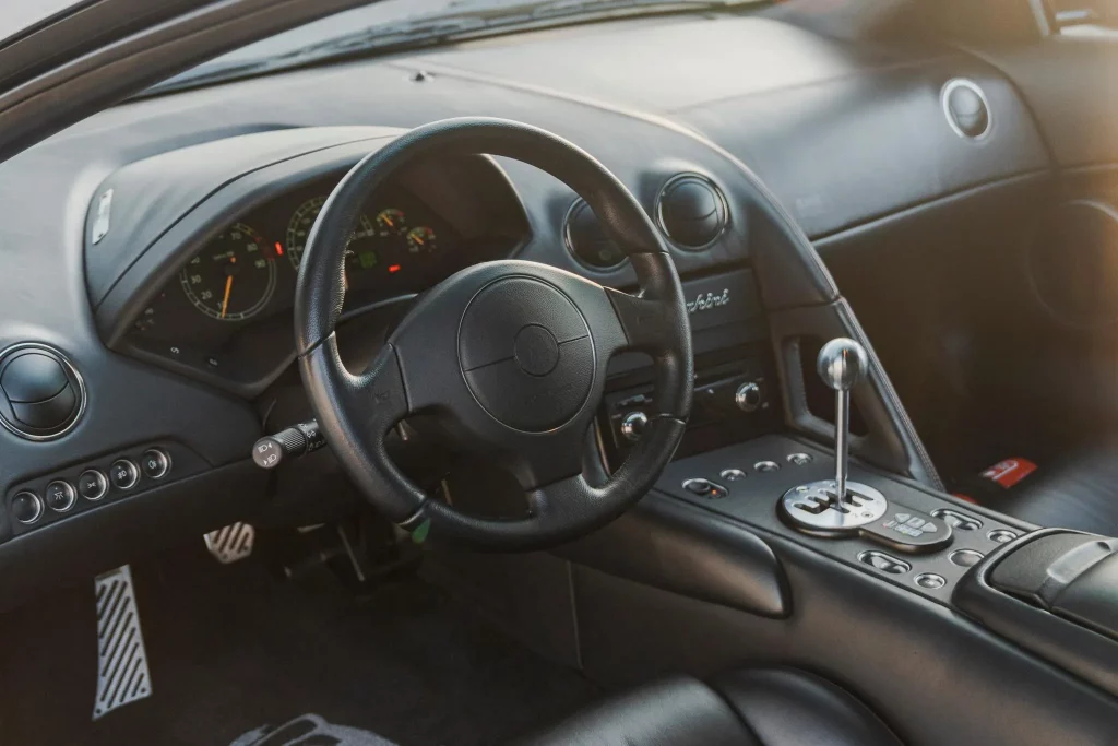 Este Lamborghini Murciélago demuestra que sacar a bailar a tu pie izquierdo se paga a precio de oro 24 Motor16 2003 Lamborghini Murcielago BaT 21 Motor16