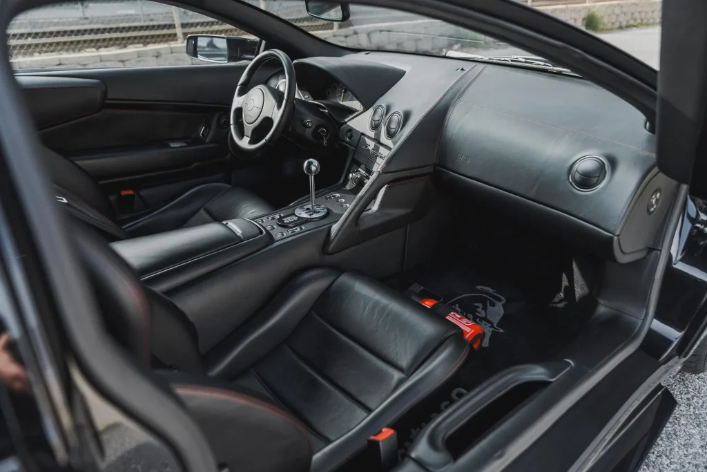 Este Lamborghini Murciélago demuestra que sacar a bailar a tu pie izquierdo se paga a precio de oro 26 Motor16 2003 Lamborghini Murcielago BaT 28 Motor16