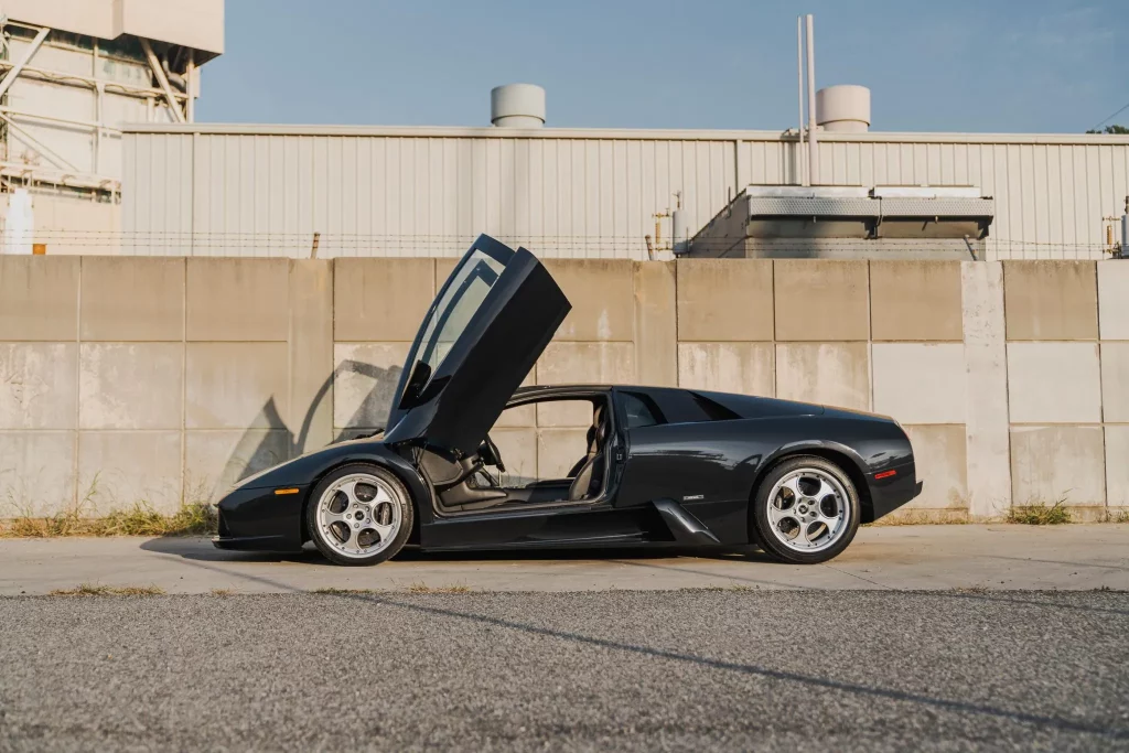 Este Lamborghini Murciélago demuestra que sacar a bailar a tu pie izquierdo se paga a precio de oro 10 Motor16 2003 Lamborghini Murcielago BaT 6 Motor16