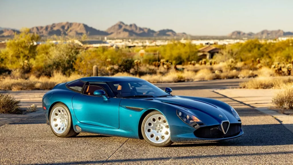 Este maravilloso TZ3 Stradale Zagato poco tiene de Alfa Romeo y se vende por una fortuna 6 Motor16 2010 Alfa Romeo TZ3 Stradale Zagato Young 1 Motor16
