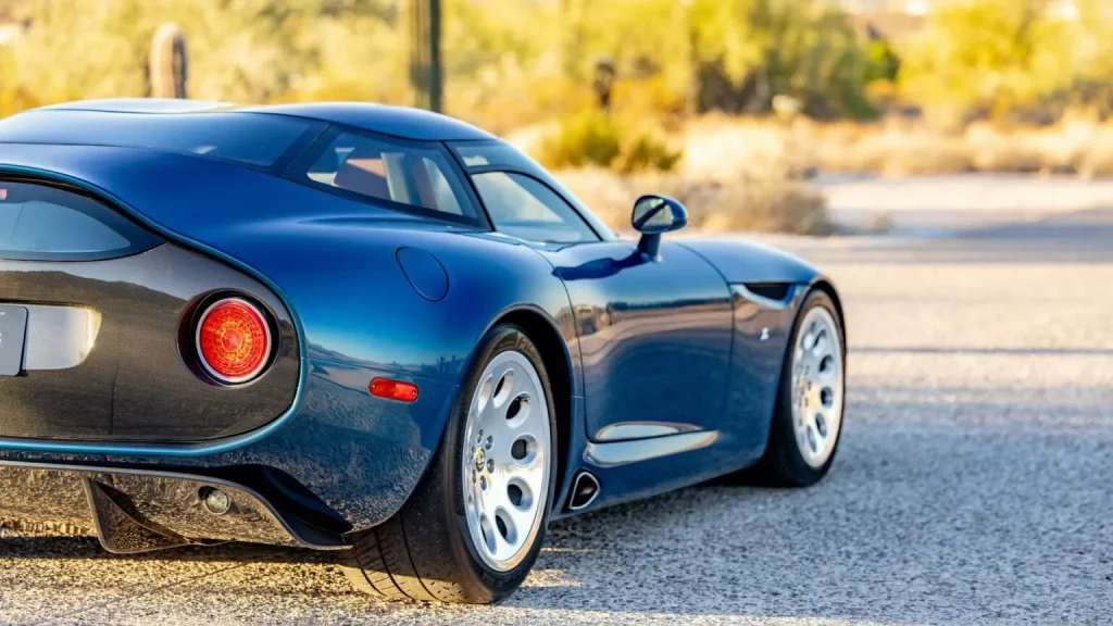 Este maravilloso TZ3 Stradale Zagato poco tiene de Alfa Romeo y se vende por una fortuna 16 Motor16 2010 Alfa Romeo TZ3 Stradale Zagato Young 10 Motor16