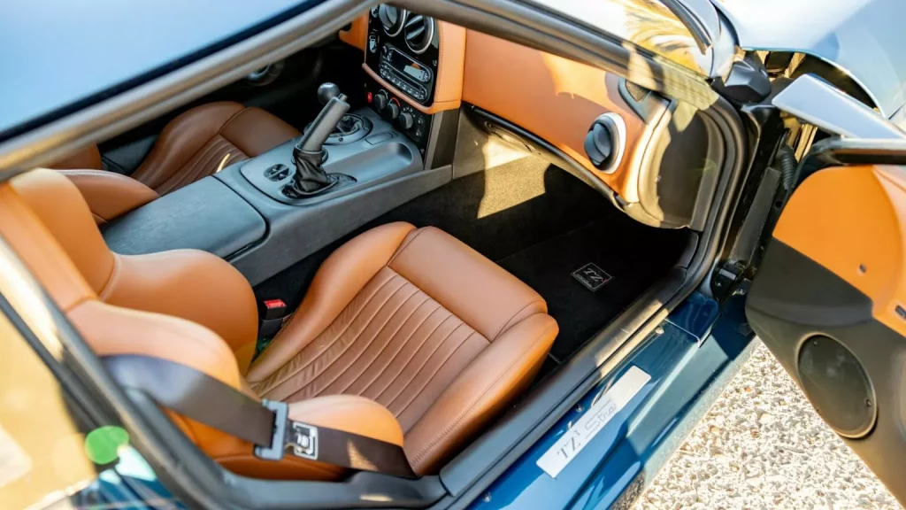 Este maravilloso TZ3 Stradale Zagato poco tiene de Alfa Romeo y se vende por una fortuna 28 Motor16 2010 Alfa Romeo TZ3 Stradale Zagato Young 17 Motor16