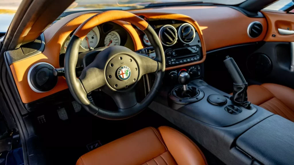 Este maravilloso TZ3 Stradale Zagato poco tiene de Alfa Romeo y se vende por una fortuna 23 Motor16 2010 Alfa Romeo TZ3 Stradale Zagato Young 19 Motor16