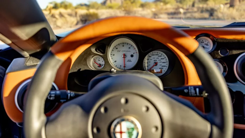 Este maravilloso TZ3 Stradale Zagato poco tiene de Alfa Romeo y se vende por una fortuna 29 Motor16 2010 Alfa Romeo TZ3 Stradale Zagato Young 20 Motor16