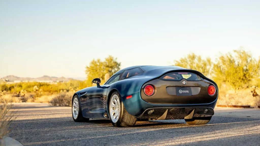 Este maravilloso TZ3 Stradale Zagato poco tiene de Alfa Romeo y se vende por una fortuna 11 Motor16 2010 Alfa Romeo TZ3 Stradale Zagato Young 6 Motor16