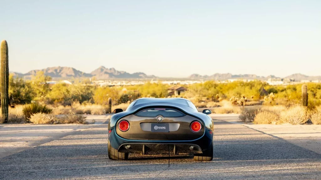 Este maravilloso TZ3 Stradale Zagato poco tiene de Alfa Romeo y se vende por una fortuna 13 Motor16 2010 Alfa Romeo TZ3 Stradale Zagato Young 7 Motor16