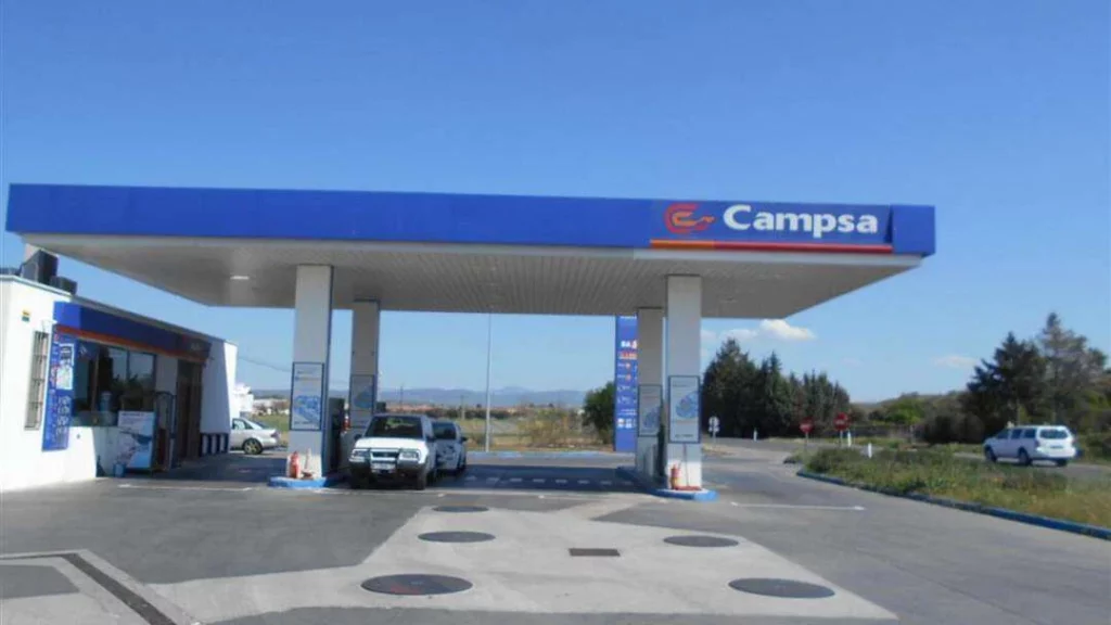 Esta es la gasolinera más barata de todo Barcelona: aquí llenas tu coche por menos de 50 euros 1 Motor16 gasolinera campsa express barcelona