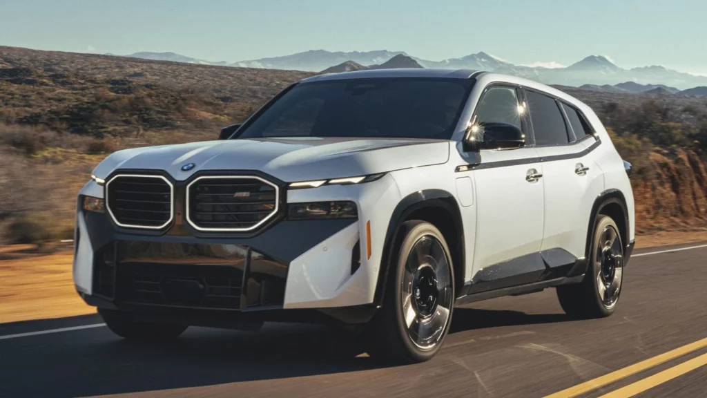 Híbridos enchufables: Los 25 SUV con hasta 200 km de autonomía que tienes a la venta en España 6 Motor16 2024 BMW XM 50e Motor16