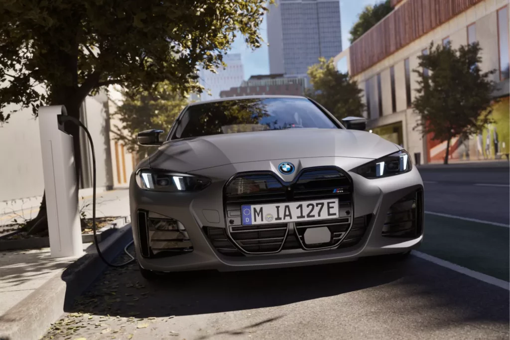 2025 BMW i4 Gran Coupé. Imagen delantera.
