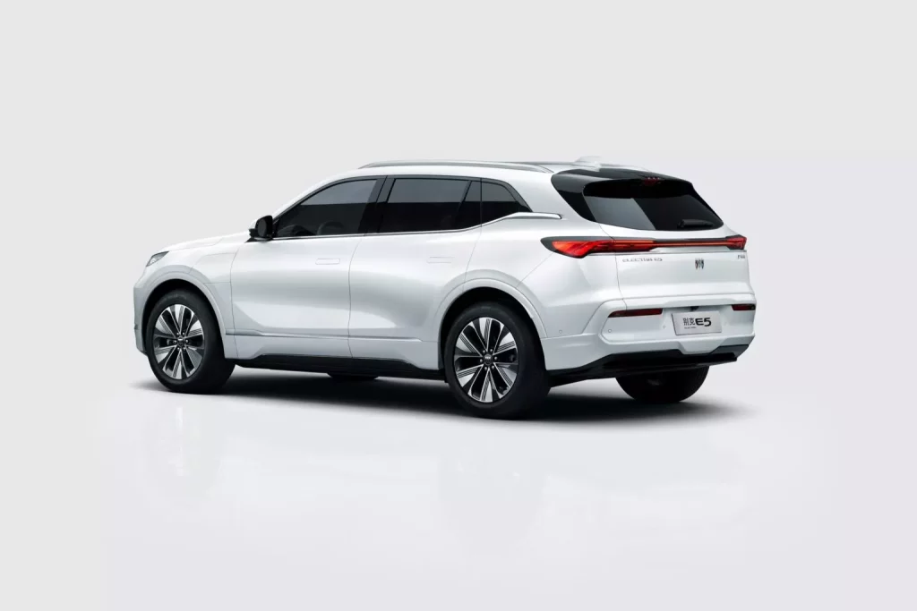 Buick Electra E5: El SUV eléctrico que la marca americana ha creado para China 1 Motor16 2025 Buick Electra E5. China. Imagen trasera.