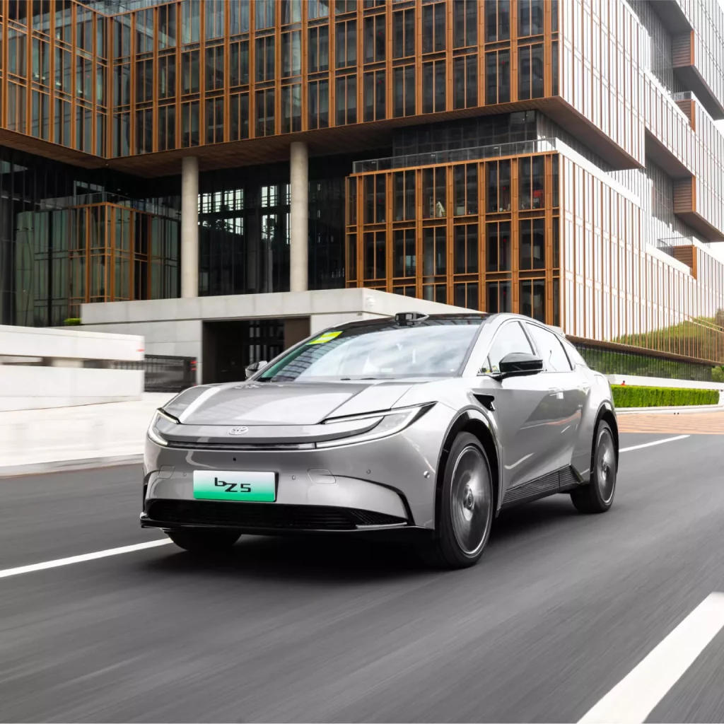 Toyota bZ5: O cómo estrenar un Tesla Model Y a precio de Corolla de segunda mano 15 Motor16 2025 FAW Toyota bZ5 China 14 Motor16