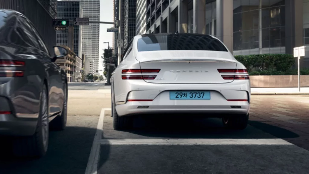 Genesis Electrified G80: Llega a Europa cargado de novedades 3 Motor16 2025 Genesis Electrified G80. Imagen trasera.