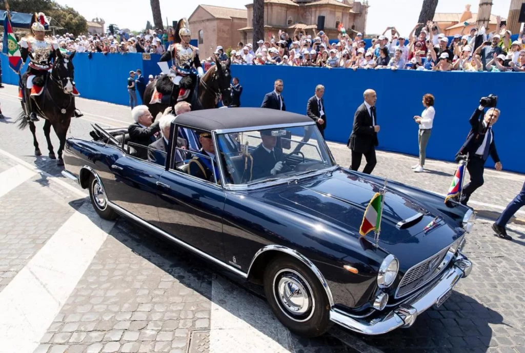 El legendario Lancia que eligieron para la Fiesta de la República Italiana 2 Motor16 2025 Lancia Flaminia Presidencial. República Italiana. Imagen exterior.